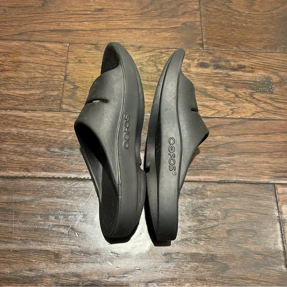 Oofos Women’s Flip-flops